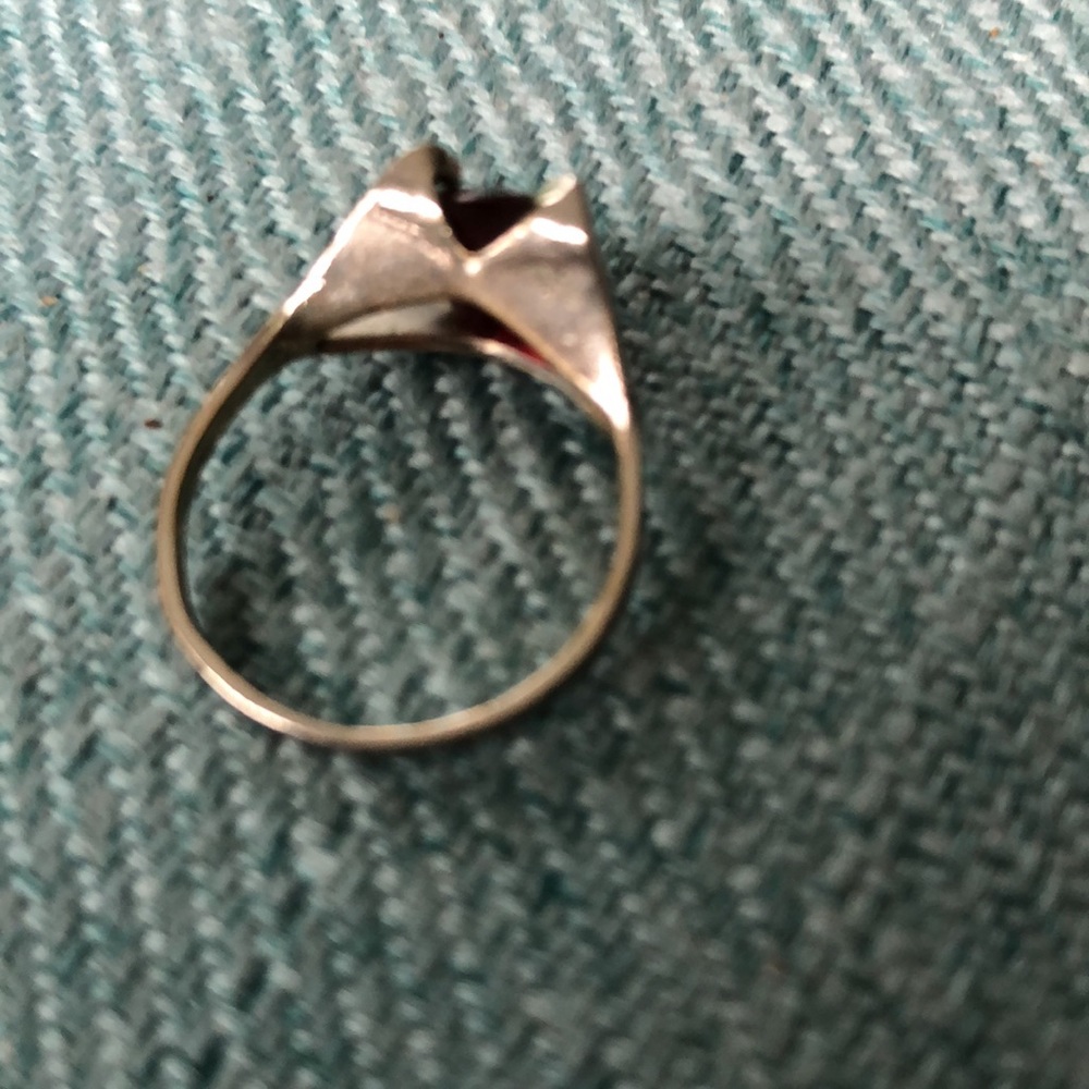 Red stone silver tone - Picture 2 of 3